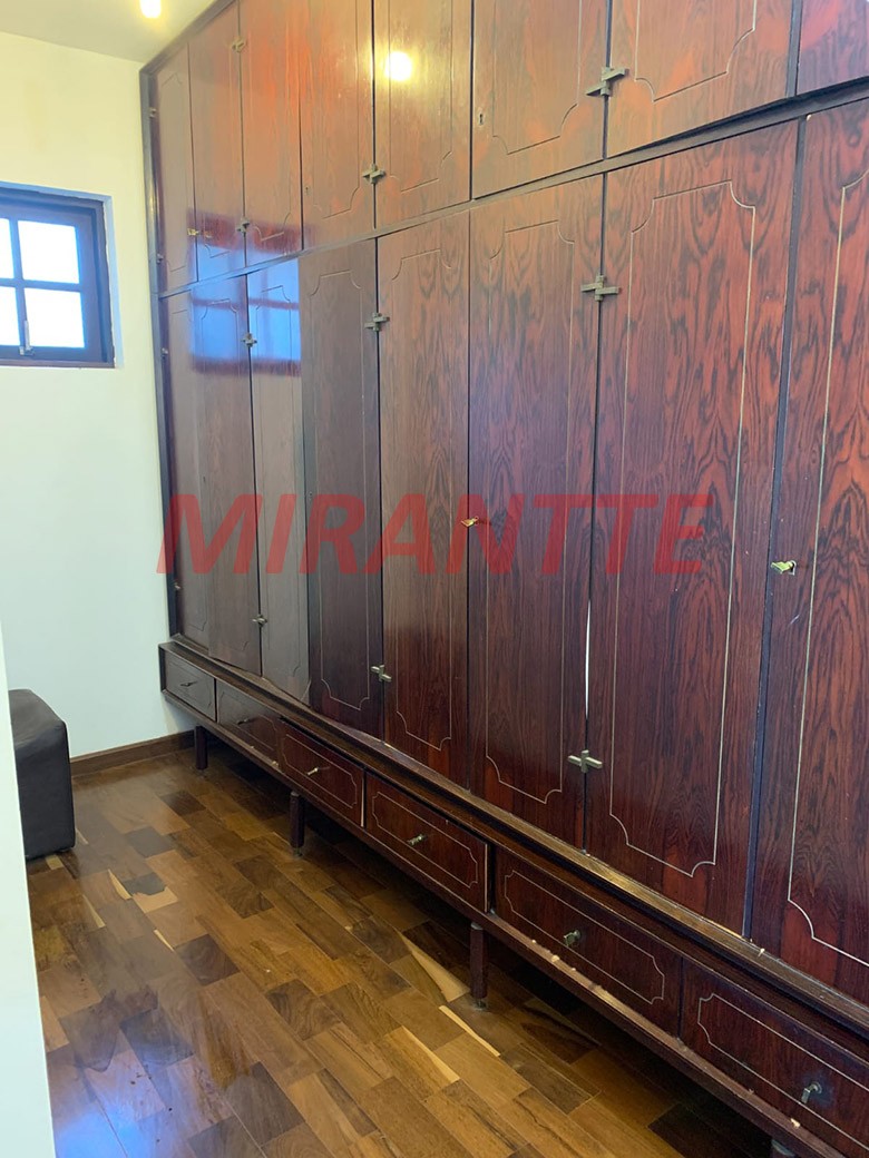 Cond. fechado de 250m² com 4 quartos em Serra da Cantareira