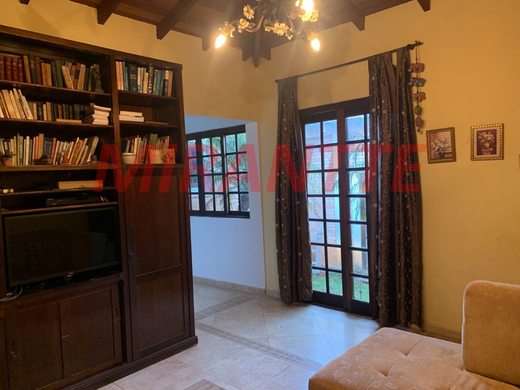 Cond. fechado de 250m² com 4 quartos em Serra da Cantareira