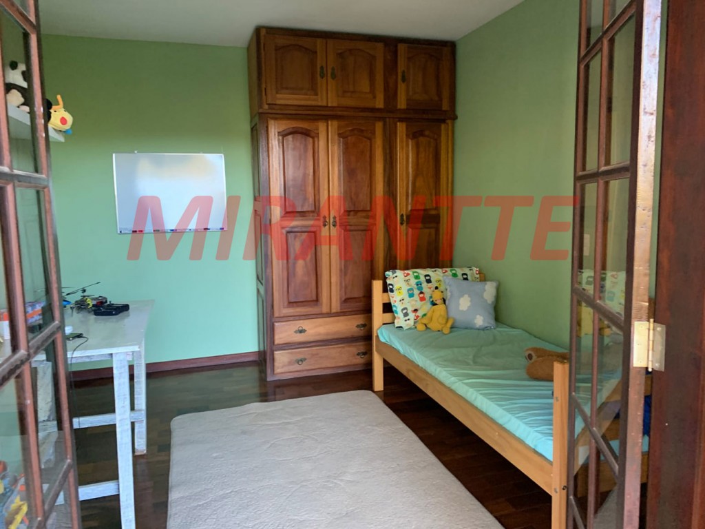 Cond. fechado de 250m² com 4 quartos em Serra da Cantareira