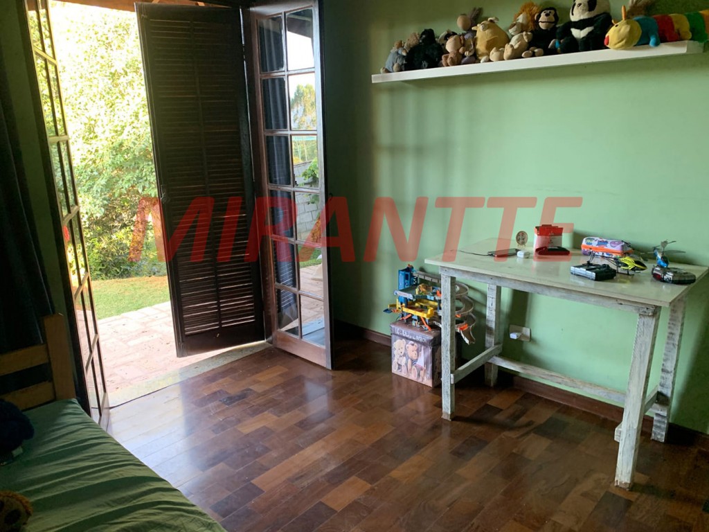 Cond. fechado de 250m² com 4 quartos em Serra da Cantareira