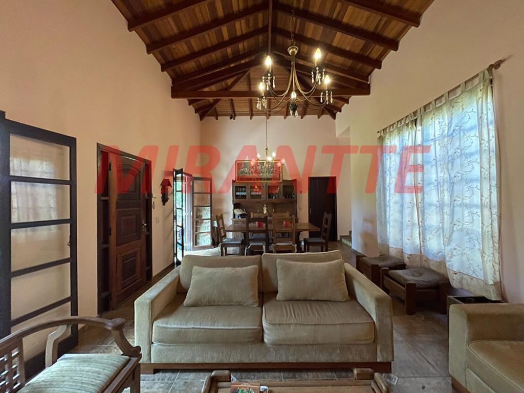 Cond. fechado de 250m² com 4 quartos em Serra da Cantareira