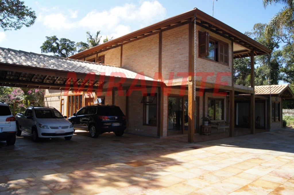 Sobrado de 421m² com 4 quartos em Serra da Cantareira