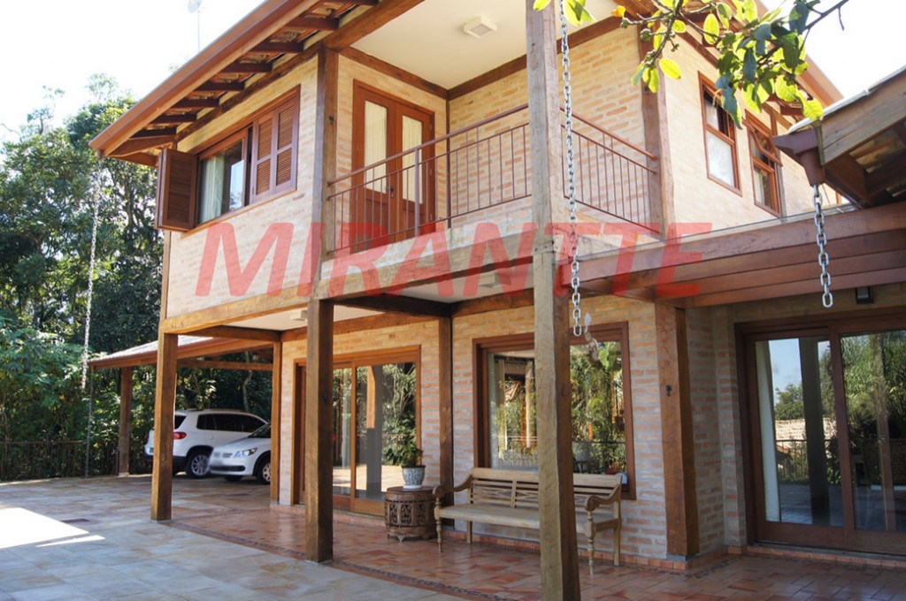Sobrado de 421m² com 4 quartos em Serra da Cantareira