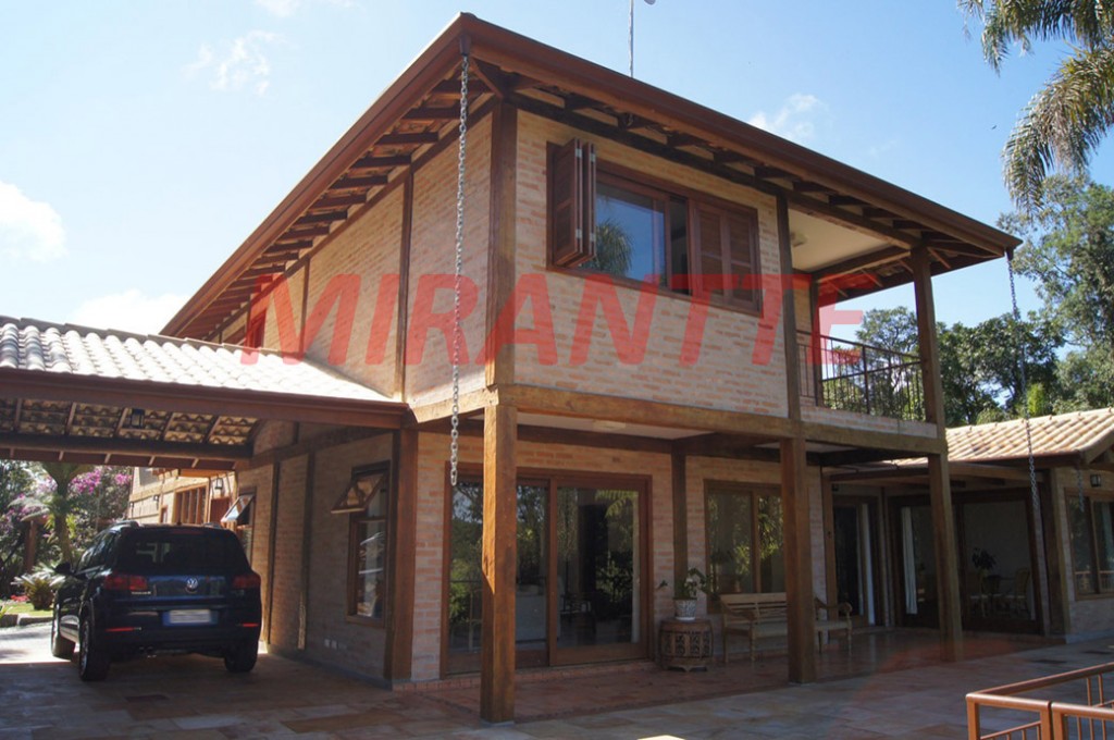 Sobrado de 421m² com 4 quartos em Serra da Cantareira