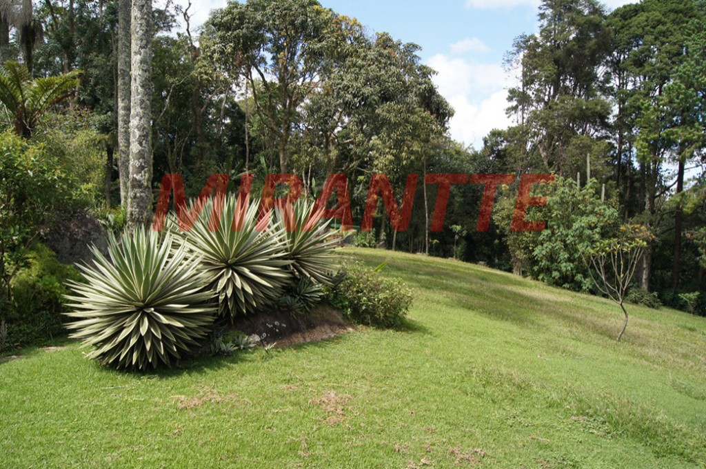 Sobrado de 421m² com 4 quartos em Serra da Cantareira