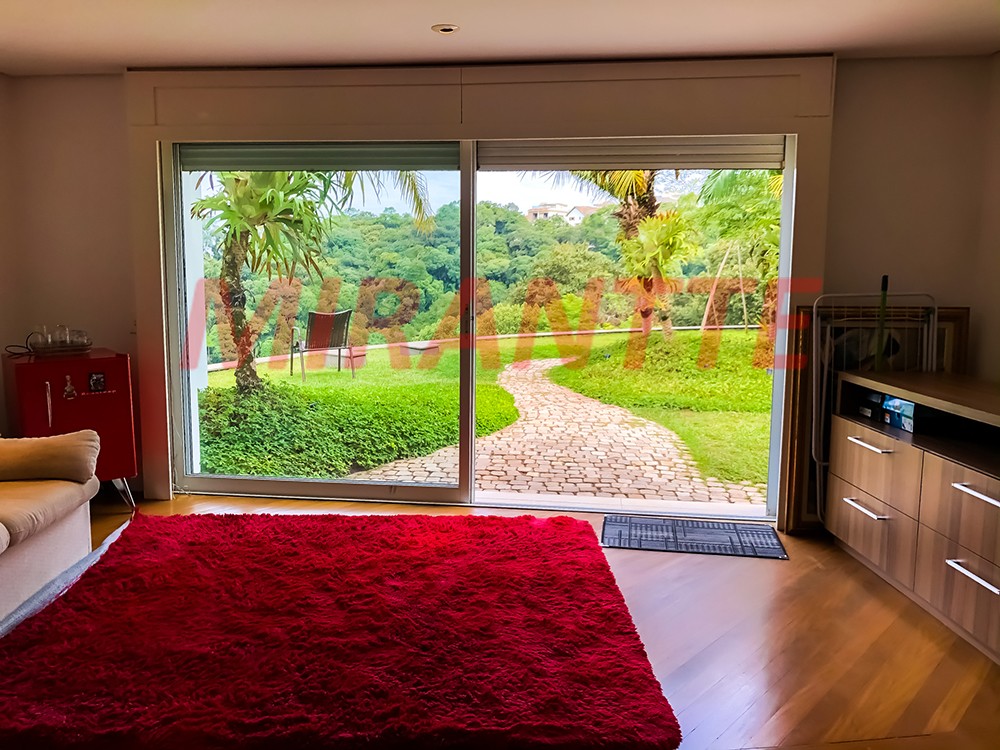 Cond. fechado de 800m² com 4 quartos em Jardim Ibiratiba