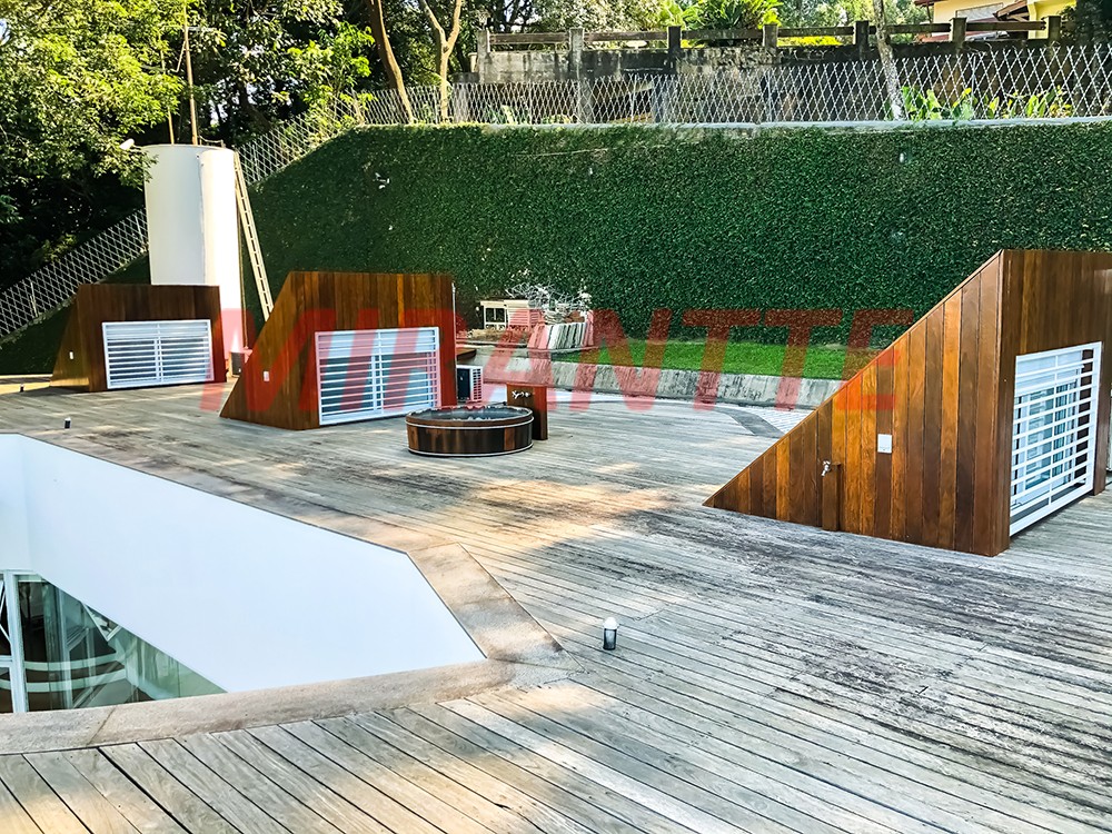 Cond. fechado de 800m² com 4 quartos em Jardim Ibiratiba