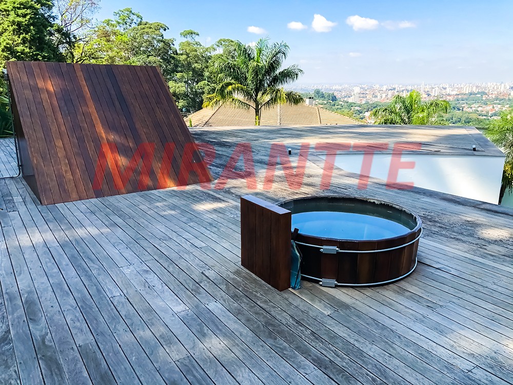 Cond. fechado de 800m² com 4 quartos em Jardim Ibiratiba