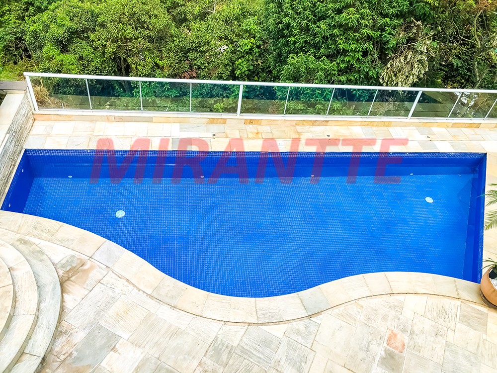 Cond. fechado de 800m² com 4 quartos em Jardim Ibiratiba
