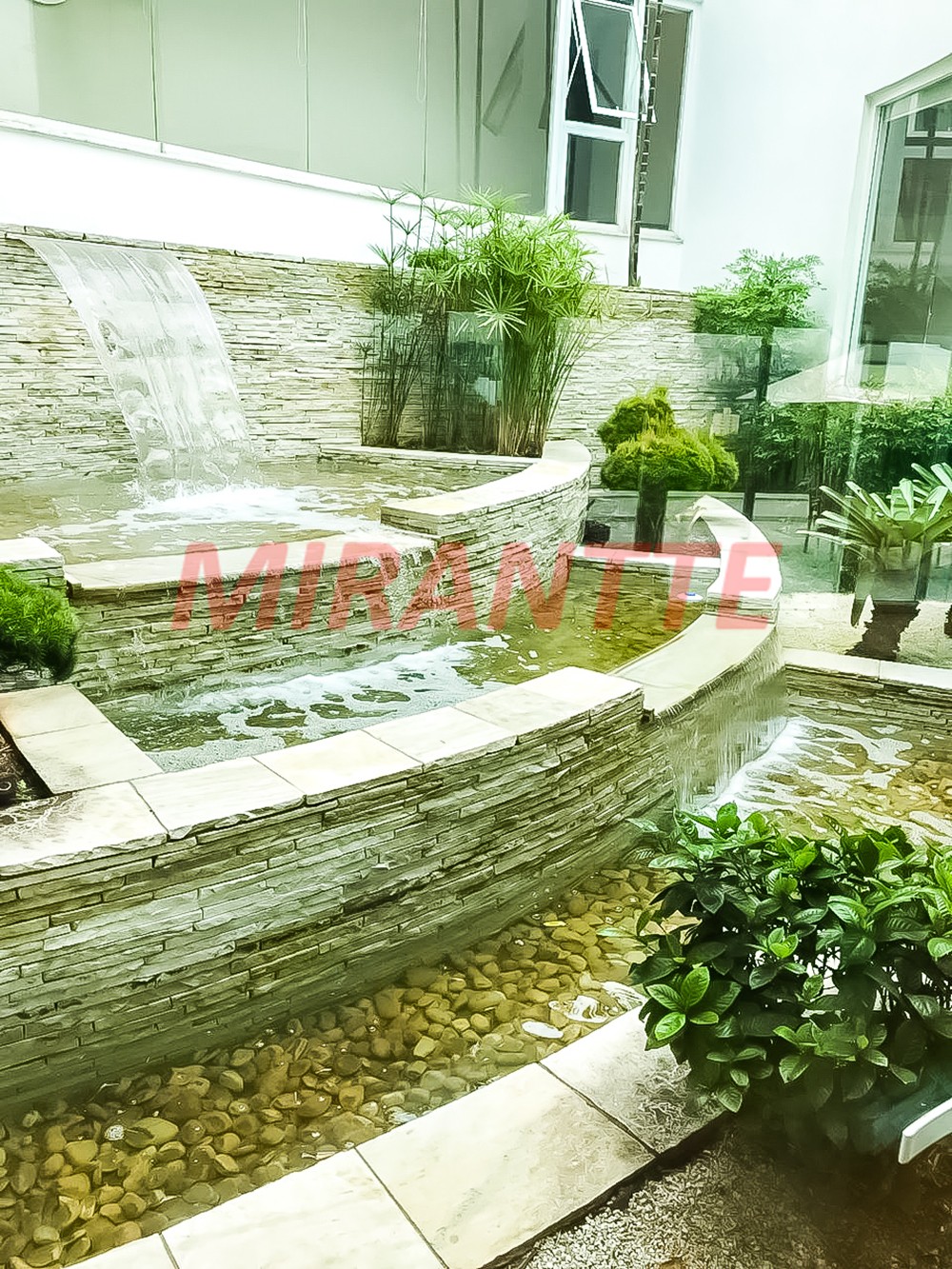 Cond. fechado de 800m² com 4 quartos em Jardim Ibiratiba