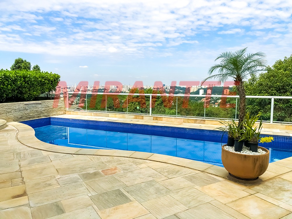 Cond. fechado de 800m² com 4 quartos em Jardim Ibiratiba