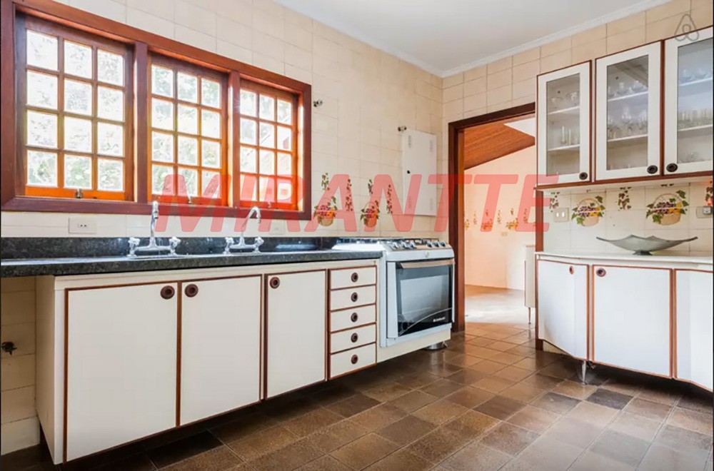 Casa terrea com 7 quartos em Granja Viana
