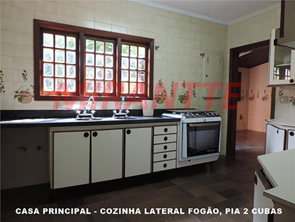 Casa terrea com 7 quartos em Granja Viana