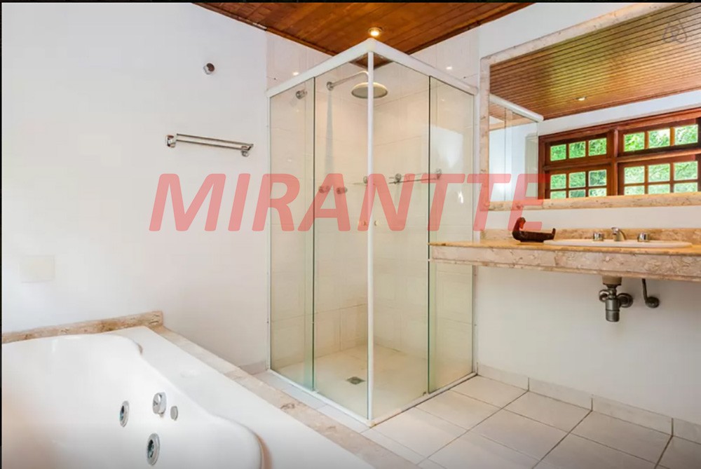 Casa terrea com 7 quartos em Granja Viana