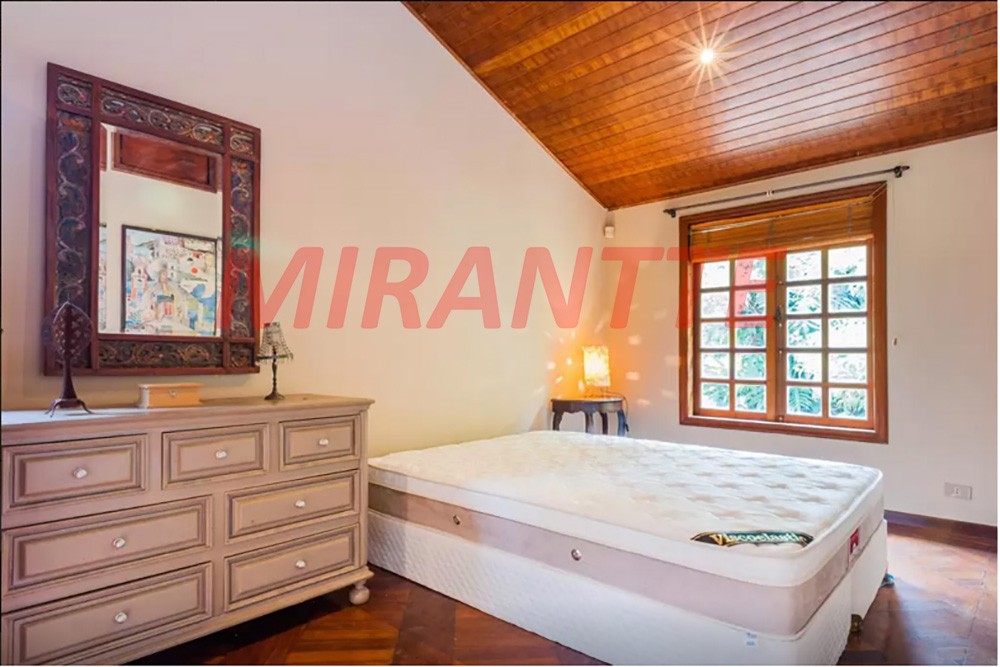 Casa terrea com 7 quartos em Granja Viana