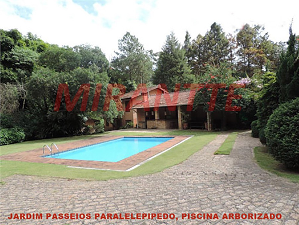 Casa terrea com 7 quartos em Granja Viana
