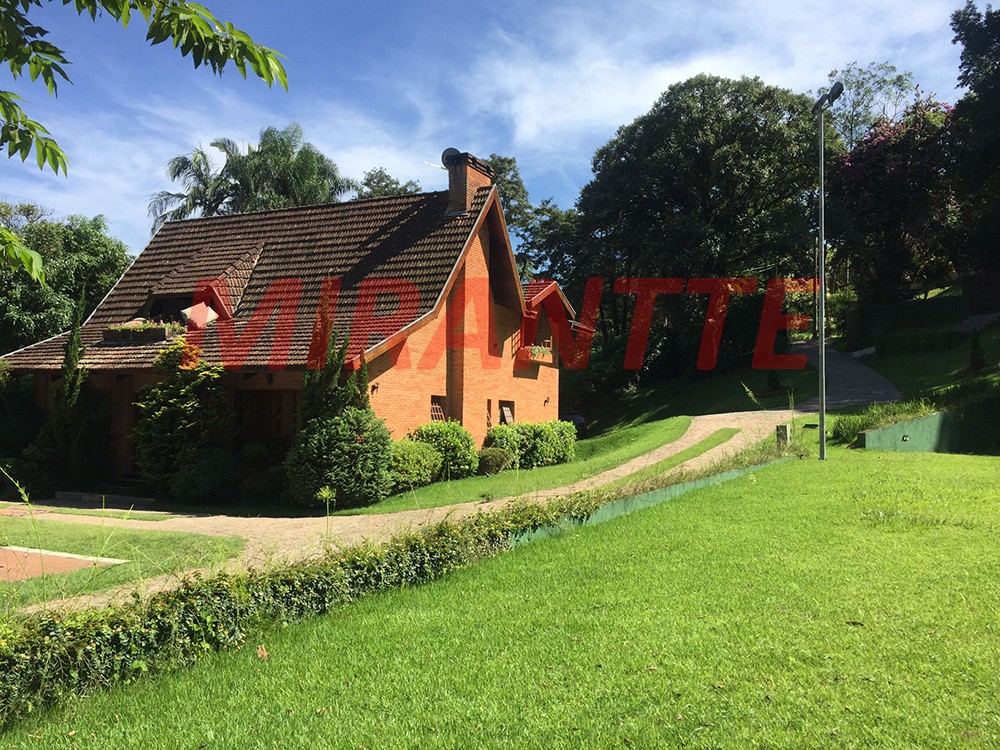 Casa terrea com 7 quartos em Granja Viana