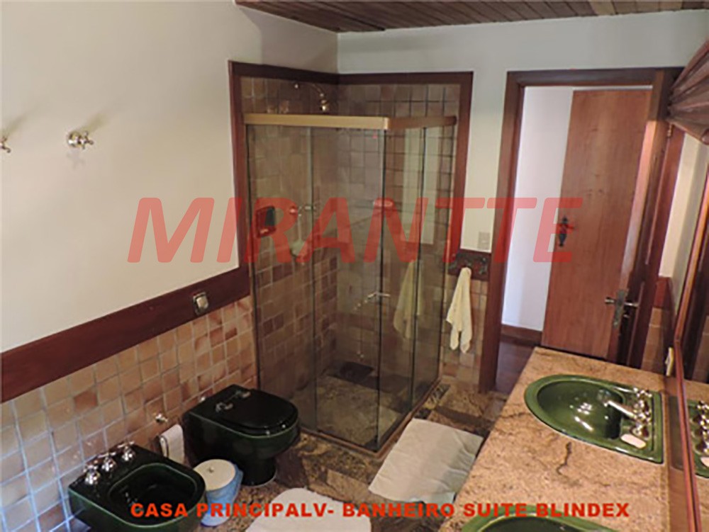 Casa terrea com 7 quartos em Granja Viana