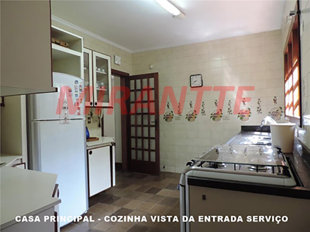 Casa terrea com 7 quartos em Granja Viana
