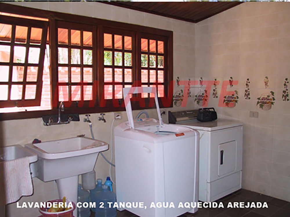 Casa terrea com 7 quartos em Granja Viana