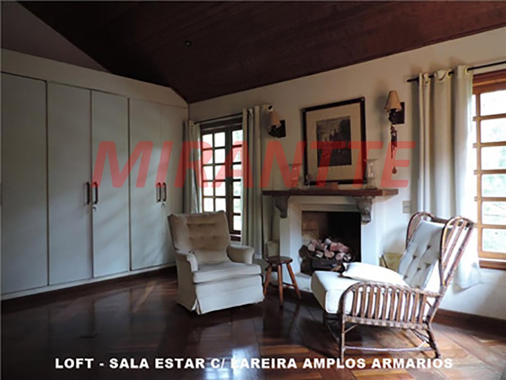 Casa terrea com 7 quartos em Granja Viana