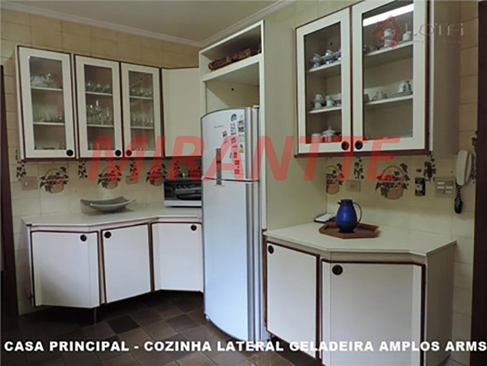 Casa terrea com 7 quartos em Granja Viana