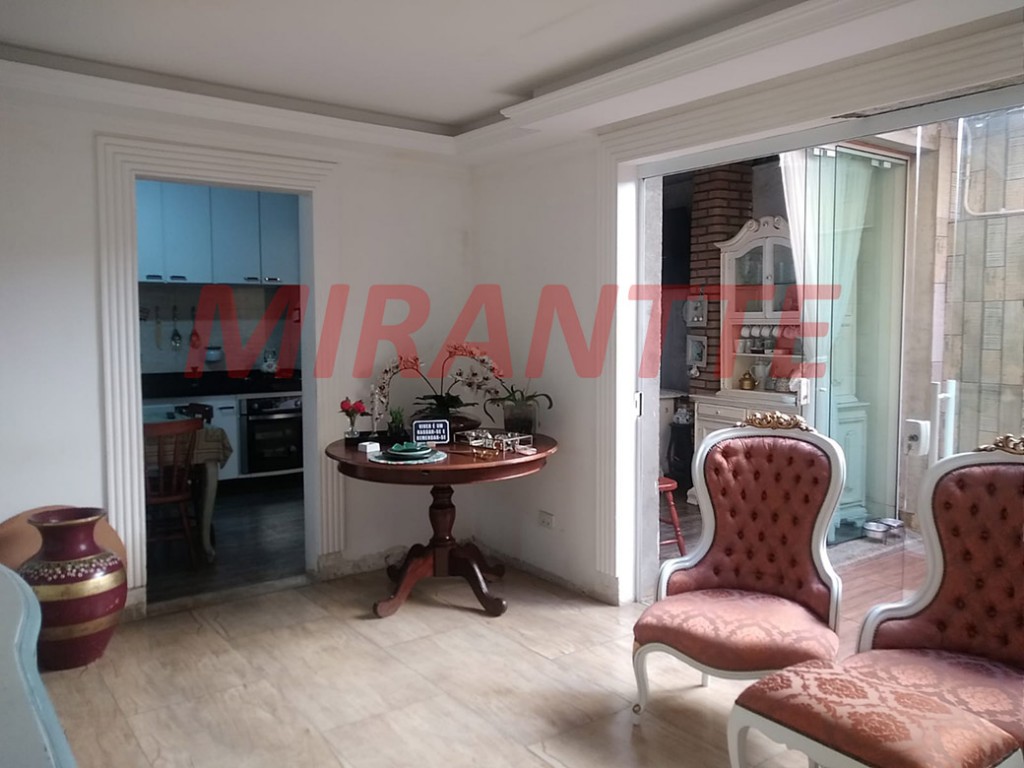 Sobrado de 150m² com 3 quartos em Água Fria