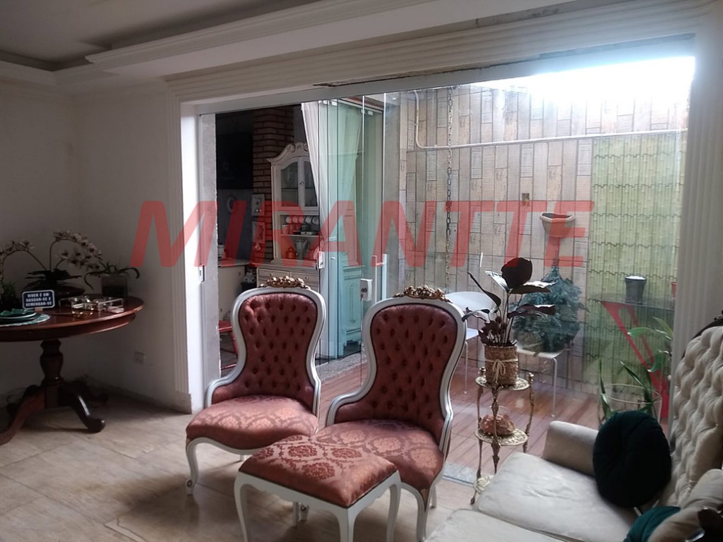 Sobrado de 150m² com 3 quartos em Água Fria