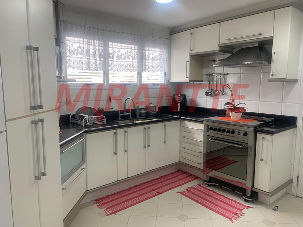 Apartamento de 150m² com 3 quartos em Água Fria