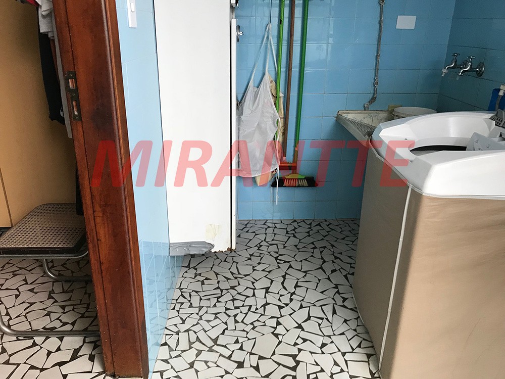 Sobrado de 172m² com 3 quartos em Água Fria