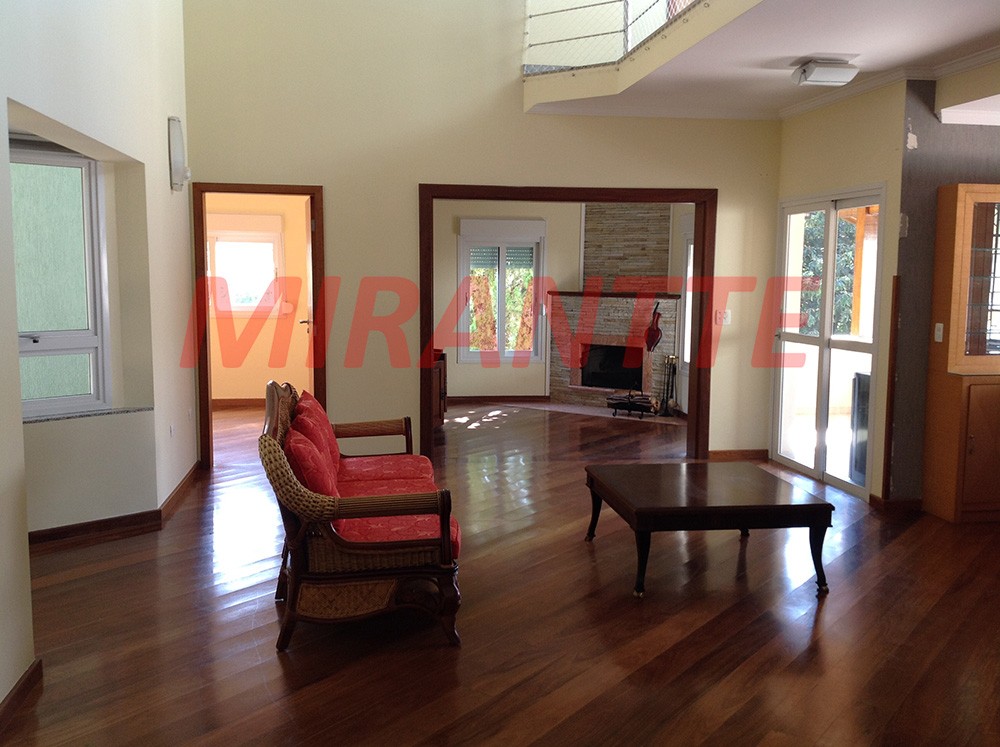 Sobrado de 500m² com 5 quartos em Serra da Cantareira