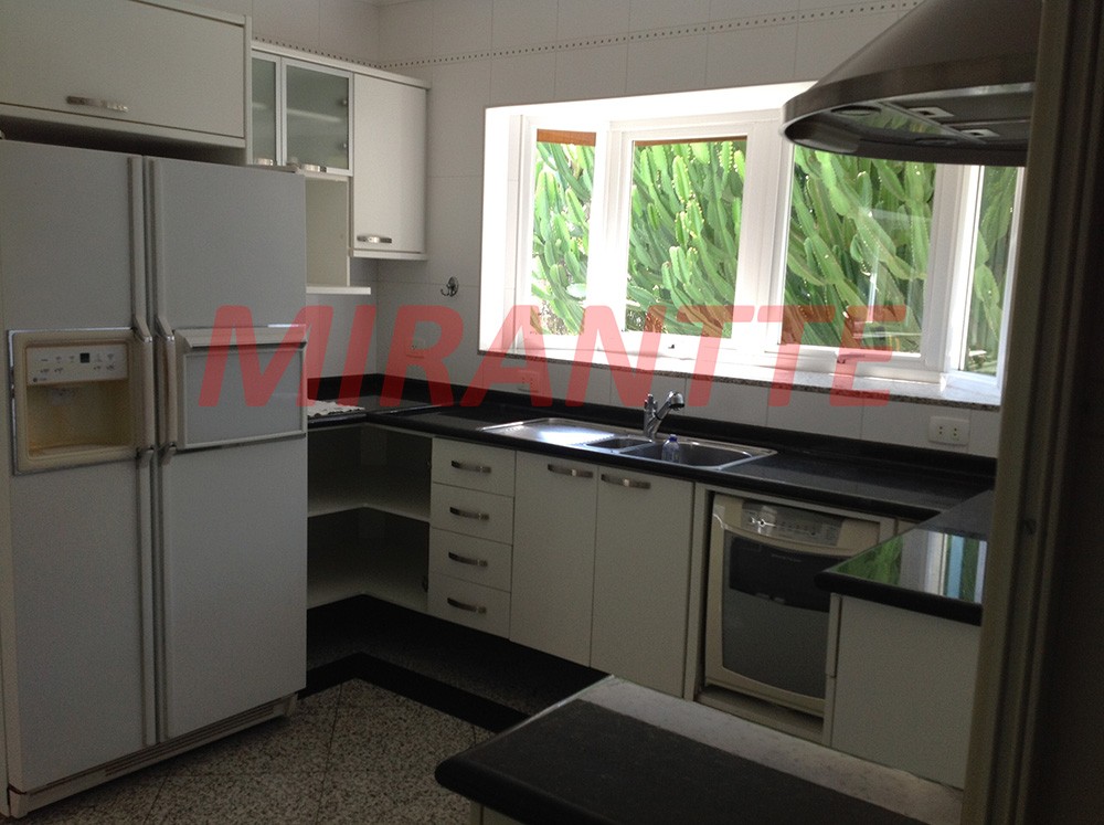 Sobrado de 500m² com 5 quartos em Serra da Cantareira