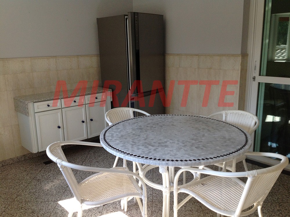 Sobrado de 500m² com 5 quartos em Serra da Cantareira