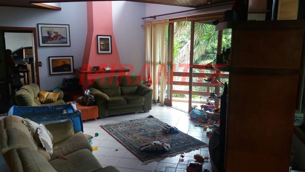 Sobrado de 400m² com 4 quartos em Serra Da Cantareira