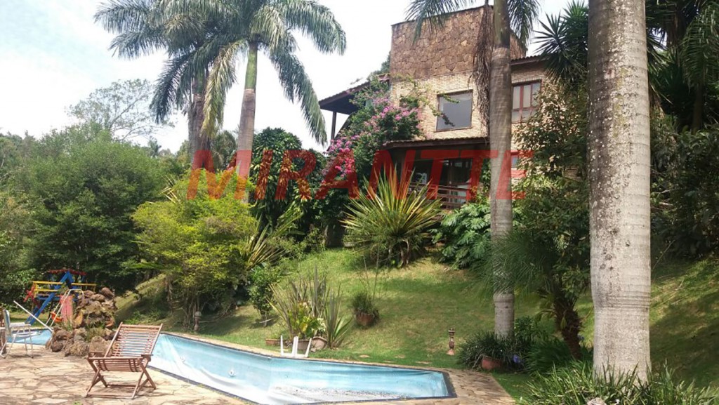 Sobrado de 400m² com 4 quartos em Serra Da Cantareira