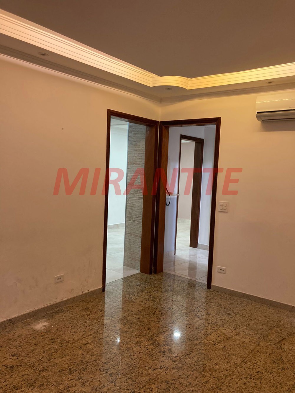 Sobrado de 295m² com 6 quartos em Vila Aurora