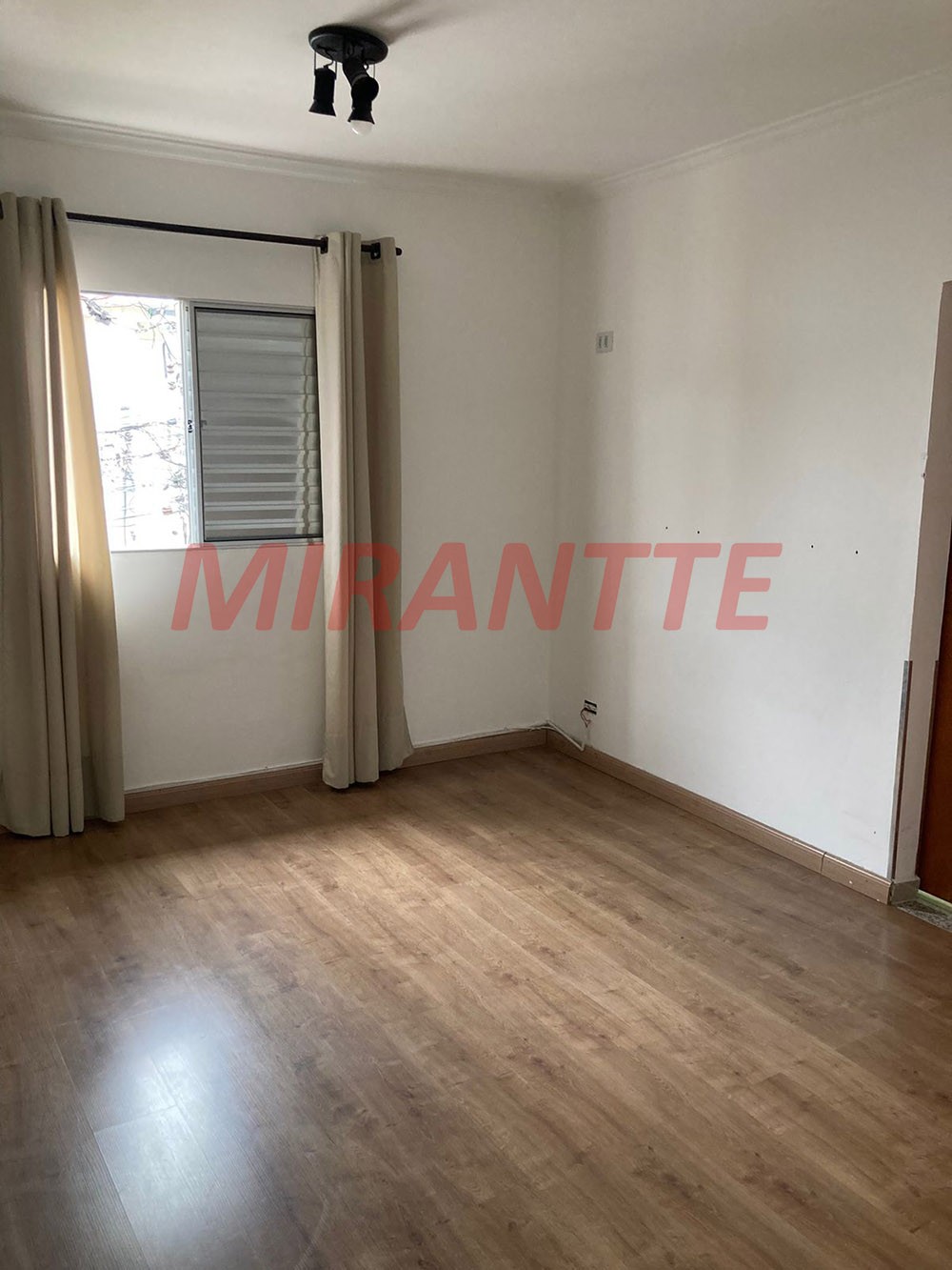 Sobrado de 295m² com 6 quartos em Vila Aurora