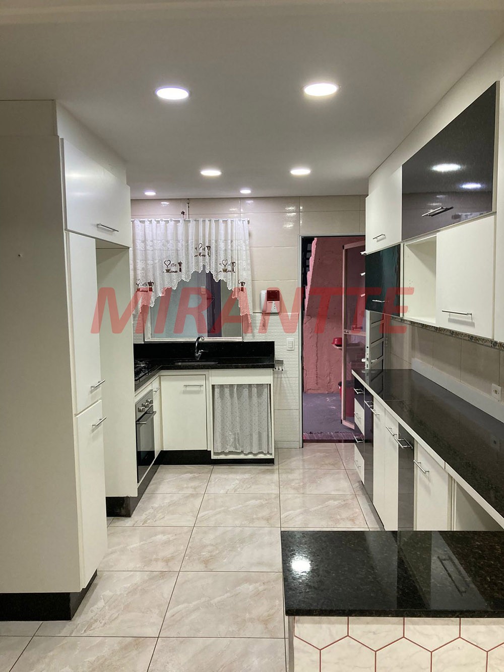 Sobrado de 295m² com 6 quartos em Vila Aurora