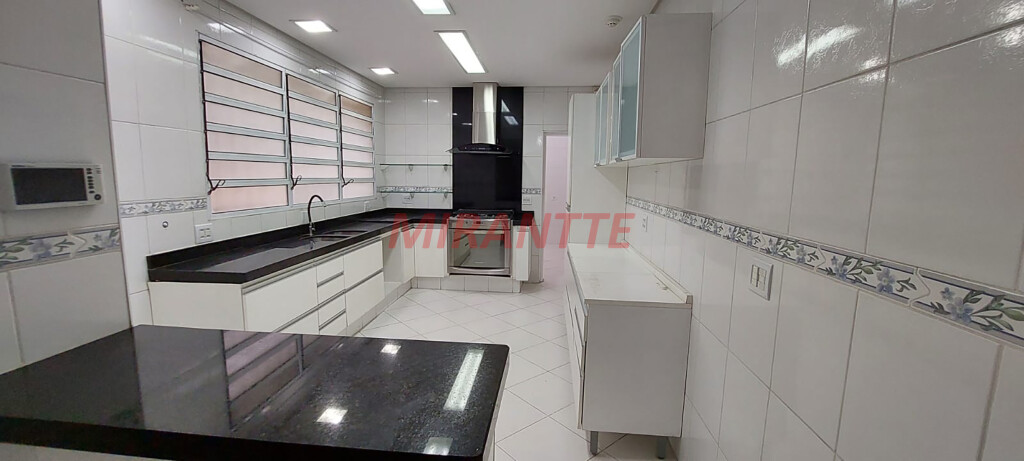 Sobrado de 243m² com 2 quartos em Santana