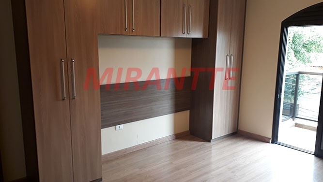 Sobrado de 416m² com 4 quartos em Tremembe