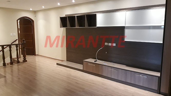 Sobrado de 416m² com 4 quartos em Tremembe