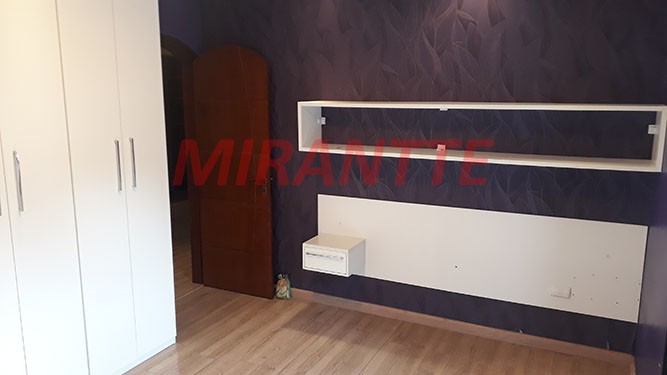 Sobrado de 416m² com 4 quartos em Tremembe