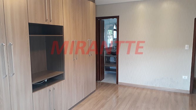 Sobrado de 416m² com 4 quartos em Tremembe