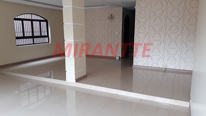 Sobrado de 416m² com 4 quartos em Tremembe