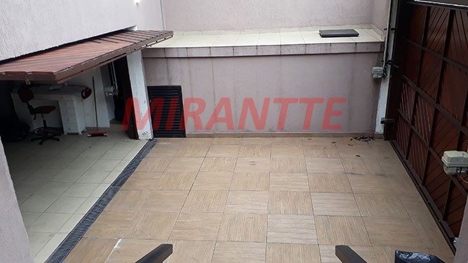 Sobrado de 416m² com 4 quartos em Tremembe