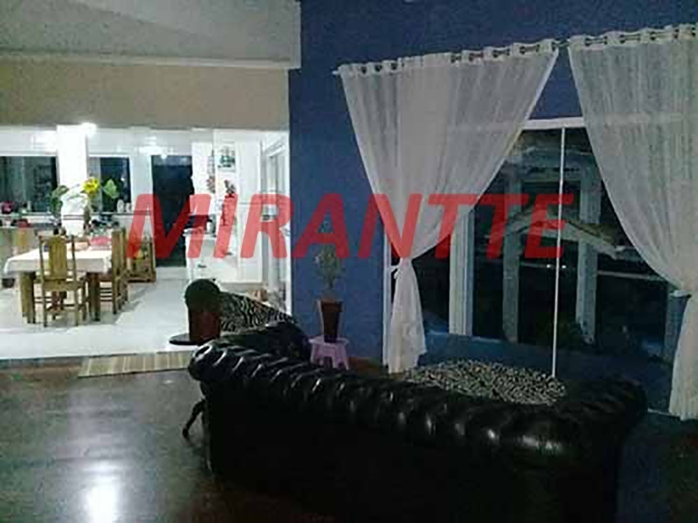 Sobrado de 700m² com 4 quartos em Serra da Cantareira