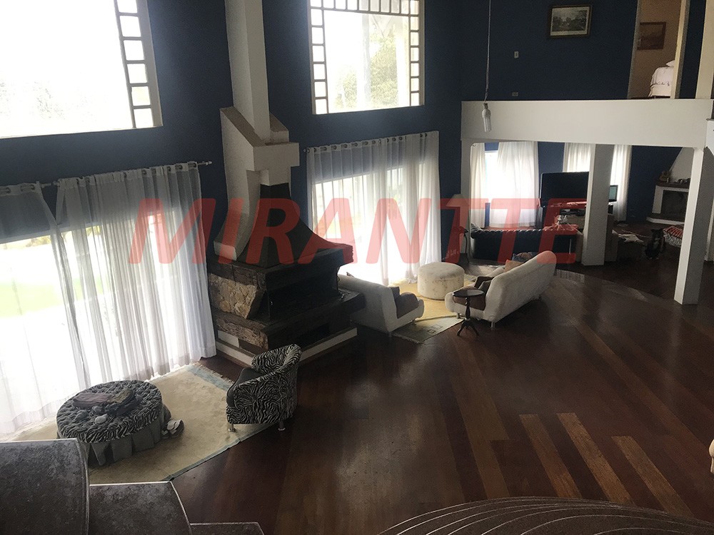 Sobrado de 700m² com 4 quartos em Serra da Cantareira