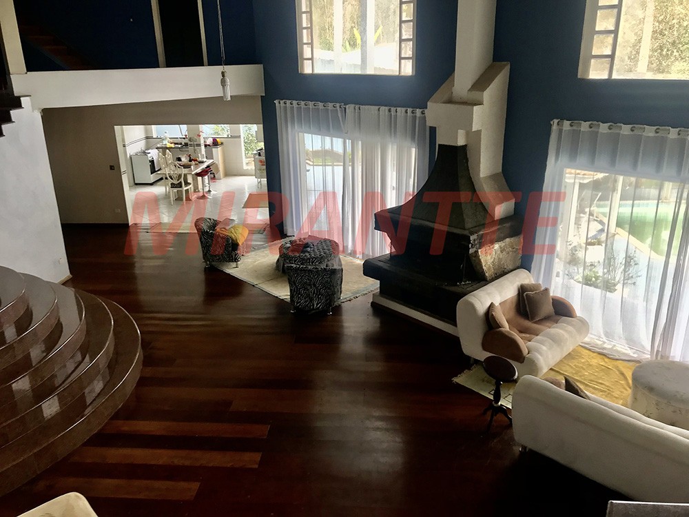Sobrado de 700m² com 4 quartos em Serra da Cantareira