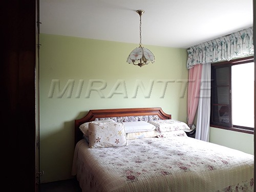 Casa terrea de 390m² com 5 quartos em Serra da Cantareira