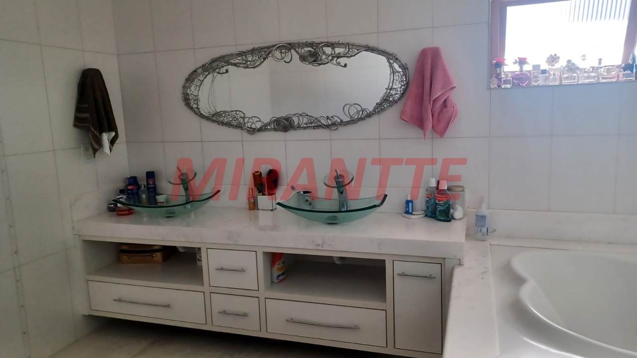 Sobrado de 250m² com 3 quartos em Tremembe